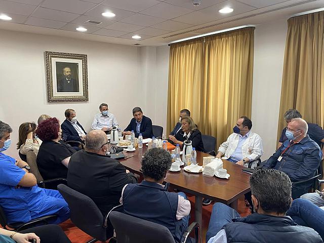 Το Βενιζέλειο Νοσοκομείο επισκέφθηκε ο Λευτέρης Αυγενάκης