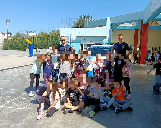 Οι αστυνομικοί της Άμεσης Δράσης στο 46ο Δημοτικό Σχολείο