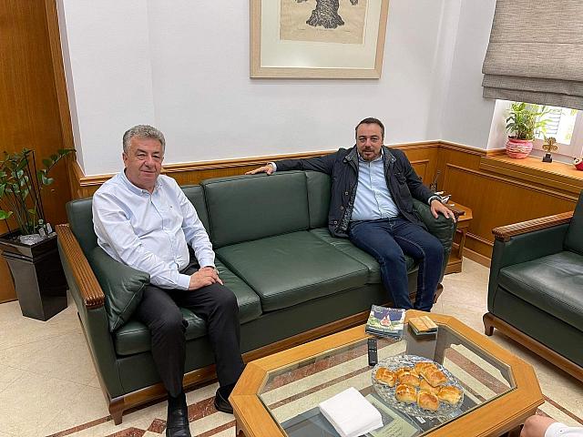 ΠΑΡΑΣΥΡΗΣ ΑΡΝΑΟΥΤΑΚΗΣ