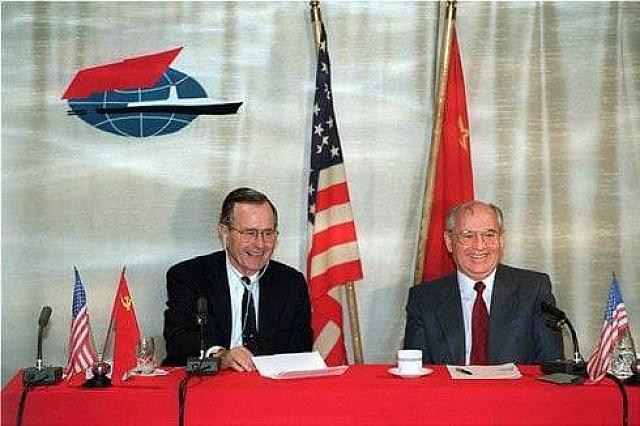 Ο Τζορτζ Μπους και ο Μιχαήλ Γκορμπατσόφ