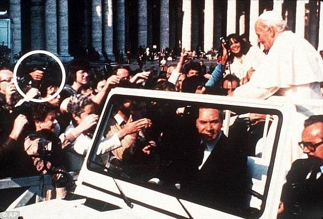 Σαν σήμερα το 1981, η απόπειρα δολοφονίας εναντίον του Πάπα Ιωάννη Παύλου Β'