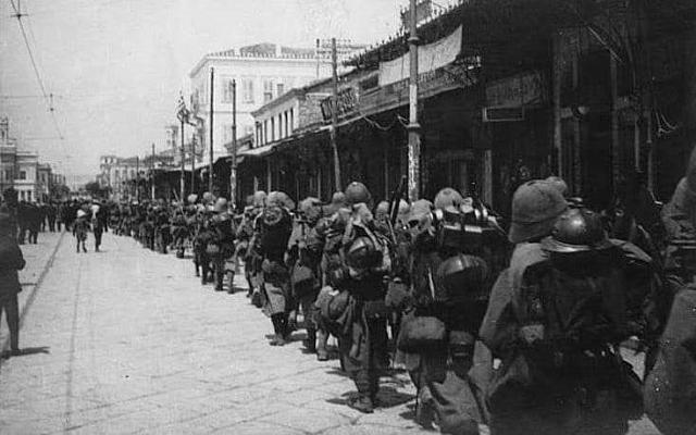 Σαν σήμερα το 1917, συμμαχικές δυνάμεις 3.000 ανδρών απέκλεισαν την Αθήνα