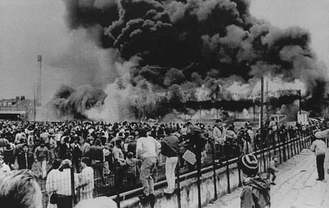 Σαν σήμερα το 1964, στον αγώνα για τα προκριματικά του Ολυμπιακού Τουρνουά μεταξύ Περού-Αργεντινής, λόγω ενός ακυρωθέντος γκολ του Περού, έγιναν αιματηρά επεισόδια με 300 (τριακόσιους) νεκρούς και 650 τραυματίες !!!!!!!