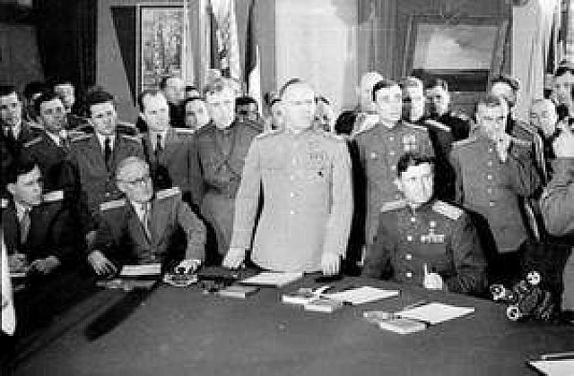 Σαν σήμερα το 1945, η "άνευ όρων" παράδοση της ναζιστικής Γερμανίας στους Συμμάχους