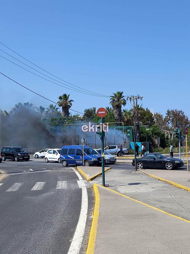 Φωτιά στην Παραλιακή