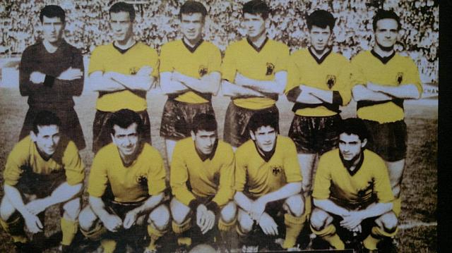 Η ομάδα της ΑΕΚ που κατέκτησε το πρωτάθλημα το 1963