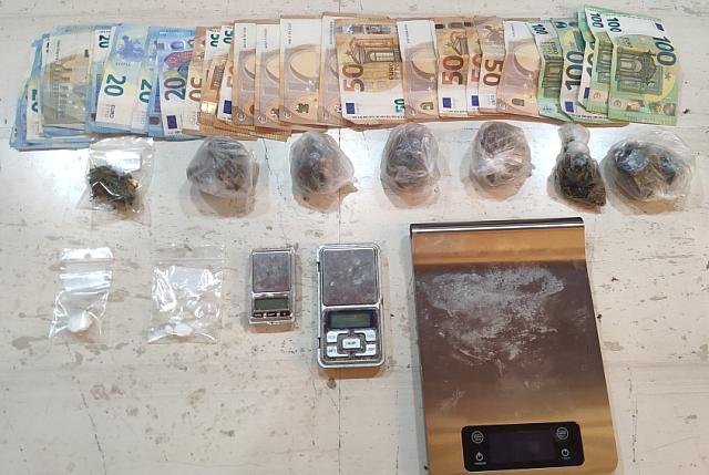 Τους έπιασαν με ολόκληρο οπλοστάσιο και ναρκωτικά