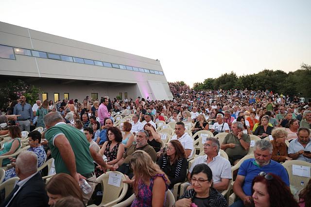 Σταύρος Ξαρχάκος