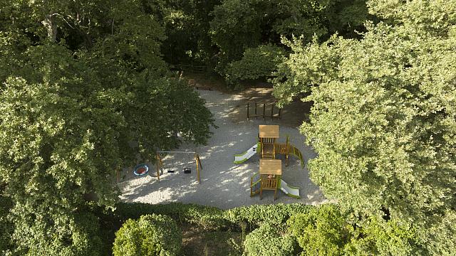 Νέα σύγχρονη παιδική χαρά στο Φόδελε