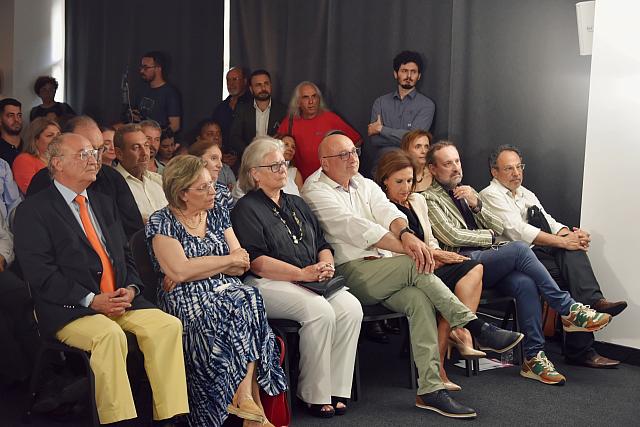 ΚΑΛΟΚΑΙΡΙΝΟΣ ΠΑΡΟΥΣΙΑΣΗ