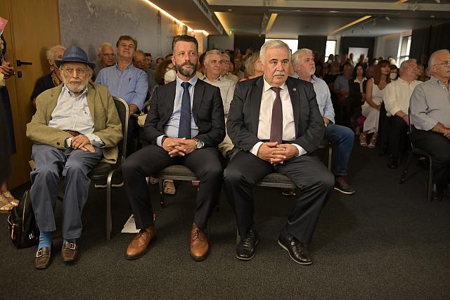 ΚΑΛΟΚΑΙΡΙΝΟΣ ΠΑΡΟΥΣΙΑΣΗ