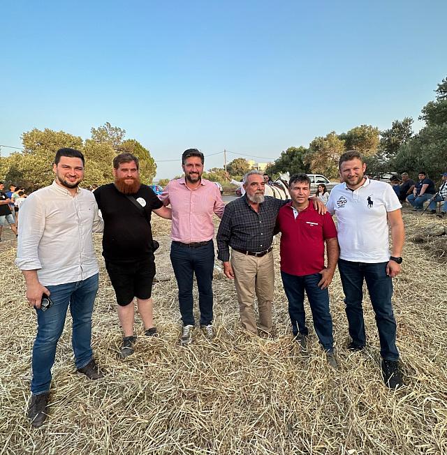 Με επιτυχία η αναβίωση του παραδοσιακού αλωνίσματος στη Μονή Μαλεβιζίου