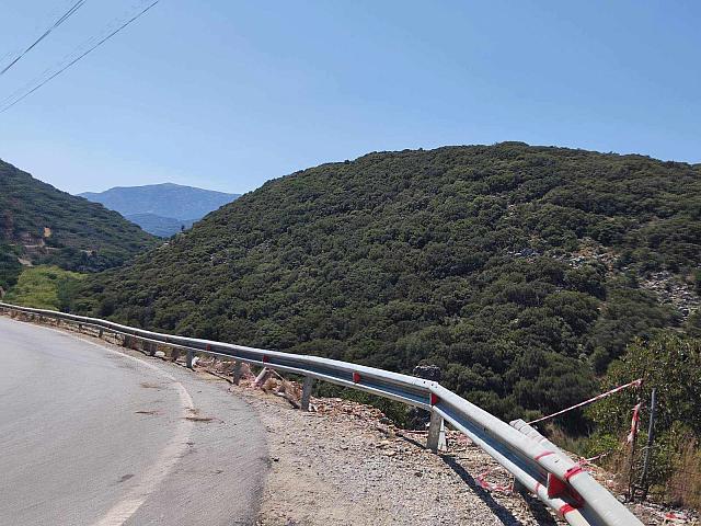 Ηράκλειο: Αποκατέστησαν τις μπάρες στον επαρχιακό δρόμο