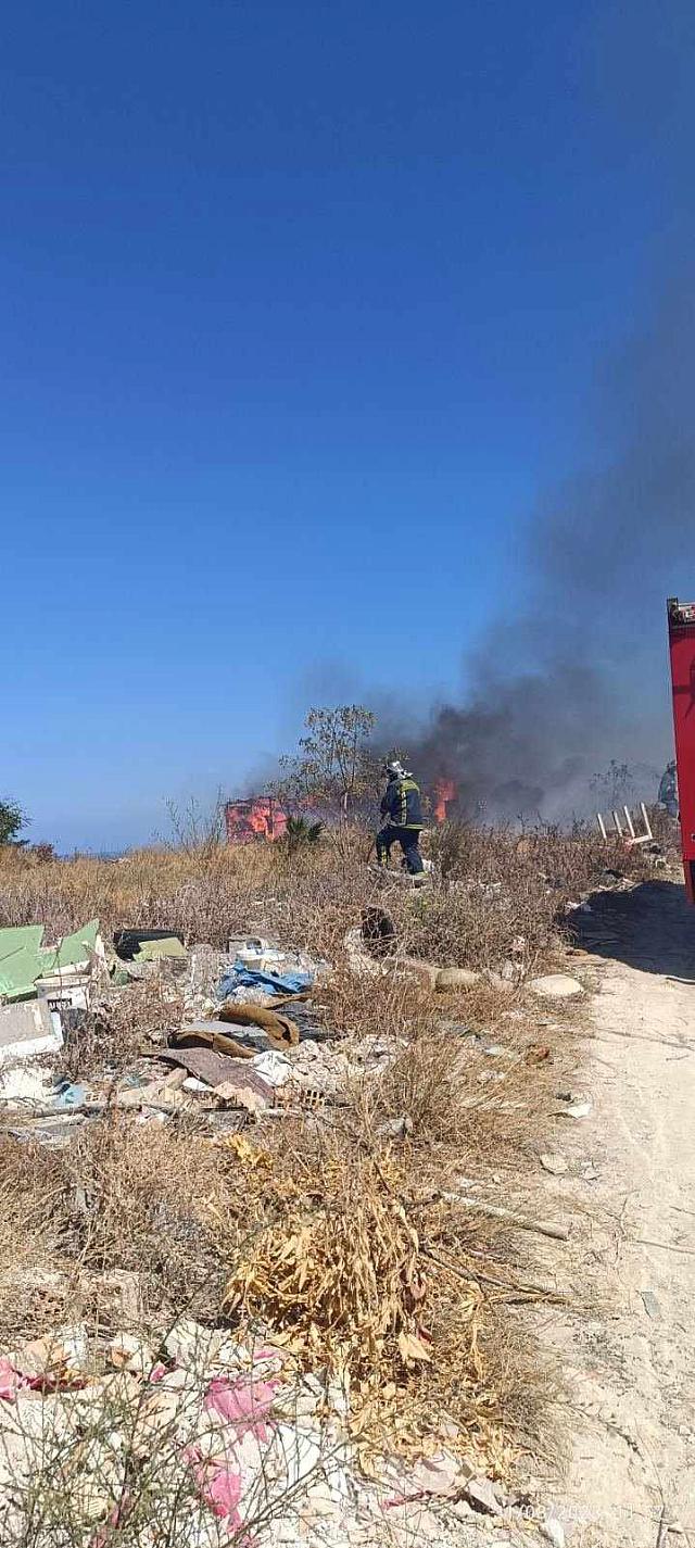 Φωτιά σε παράπηγμα