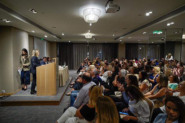 Με γυναίκες πλημμύρισε το Galaxy στην εκδήλωση του Μιχάλη Καραμαλάκη