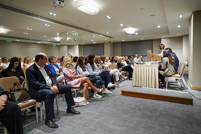 Με γυναίκες πλημμύρισε το Galaxy στην εκδήλωση του Μιχάλη Καραμαλάκη