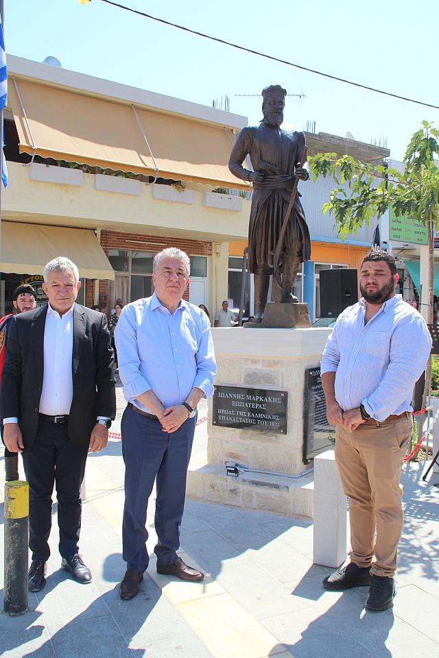 αγαλμα ξωπατερα πετροκεφαλι