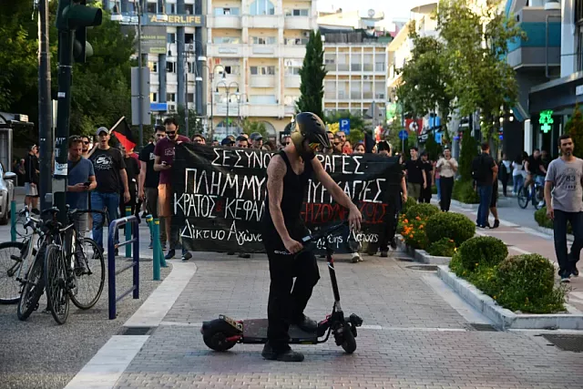 επεισοδια λαρισα