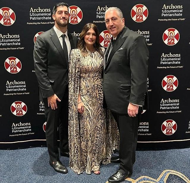 O πρόεδρος της ΠΑΕ ΟΦΗ 1925, Μιχάλης Μπούσης, μαζί με τη σύζυγό του Βέρνα και τον γιο του Μιχάλη Μπούση