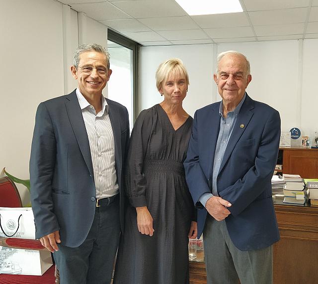 ΛΑΜΠΡΙΝΟΣ ΠΡΕΣΒΗΣ ΝΟΡΒΗΓΙΑΣ