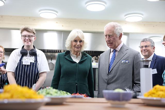 ΚΑΡΟΛΟΣ ΜΕ ΕΛΛΗΝΙΚΗ ΓΡΑΒΑΤΑ