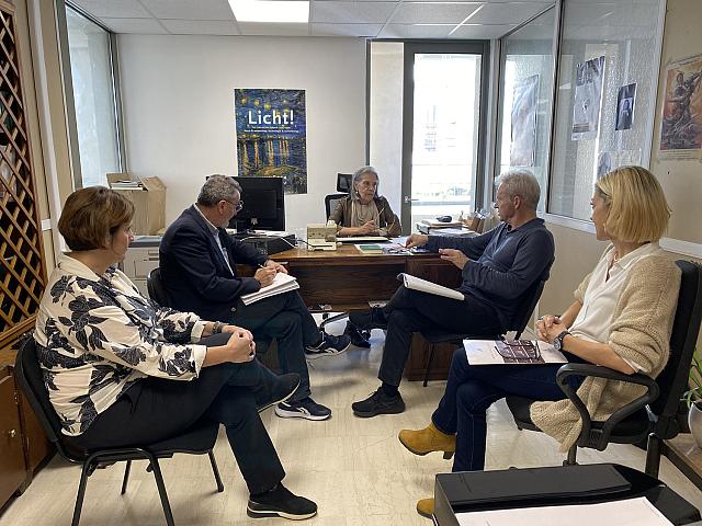 ΚΑΛΟΚΑΙΡΙΝΟς ΠΛΕΥΡΗ