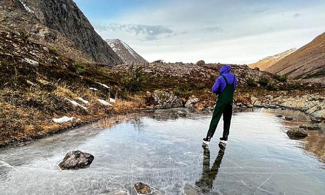ΠΑΤΙΝΑΖ ΣΤΟ ΝΕΡΟ