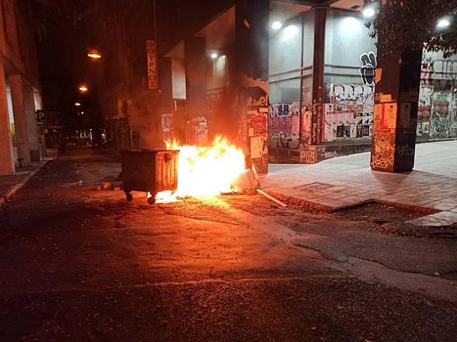 φωτιά σε κάδο - πορεία γρηγορόπουλου