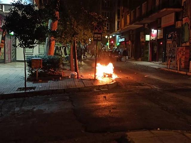 φωτιά σε κάδο - πορεία γρηγορόπουλου