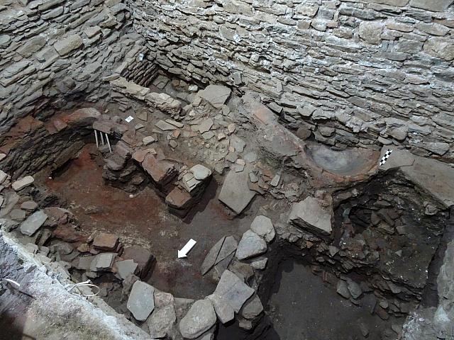 εργαστηριακος χωρος με κεραμικό κλιβανο