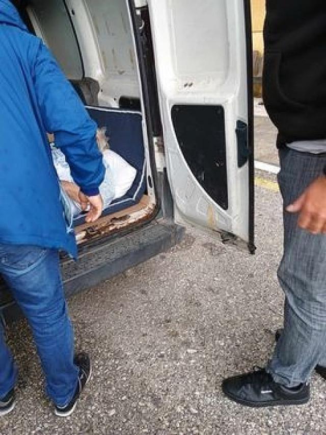 κλουβα ασθενοφορο