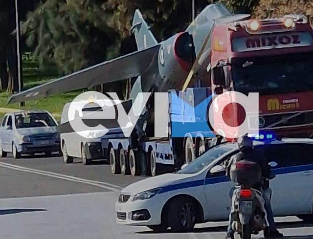 πολεμικο σκαφος σε φορτηγο