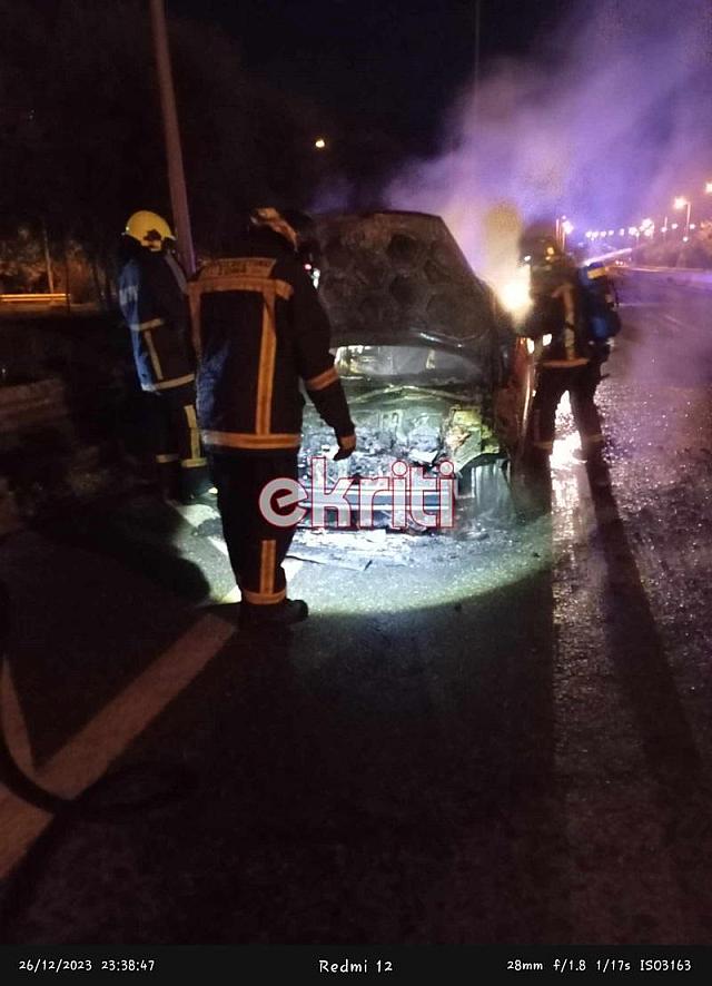 φωτια σε αυτοκίνητο