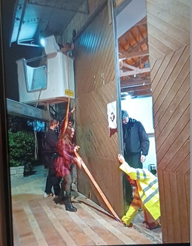 πορτα θεατρικου Σταθμού