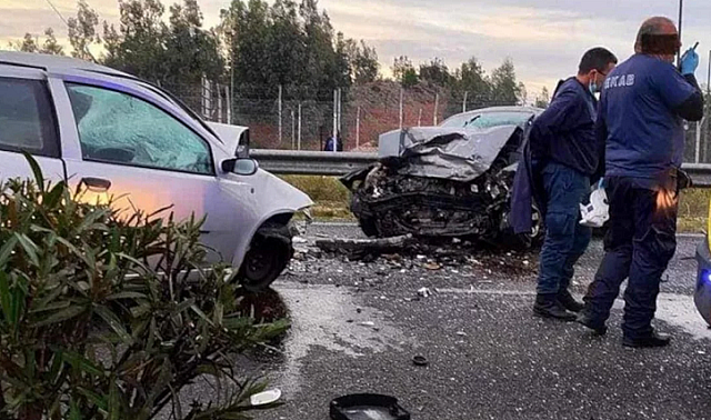 τροχαίο Σπάτα εξώφυλλο