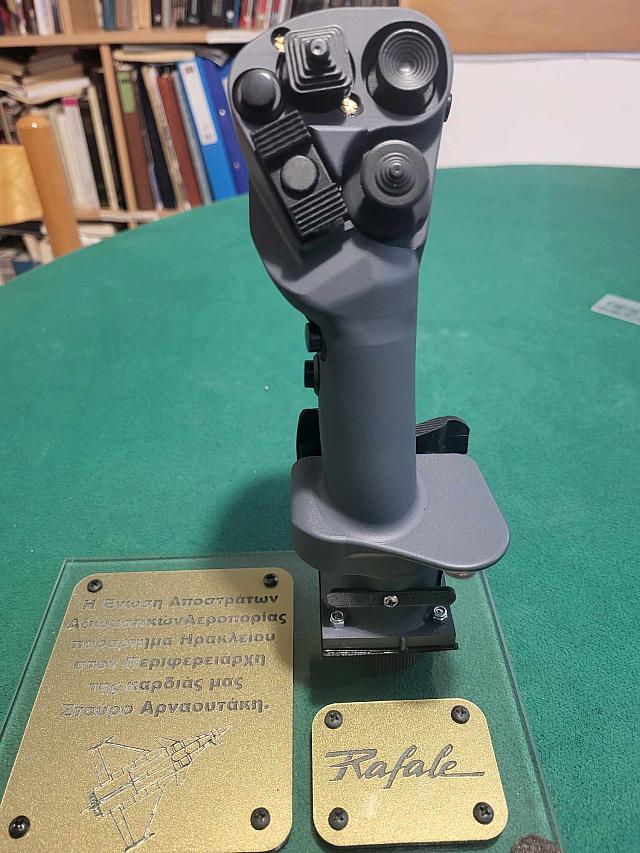 αρναουτάκης απόστρατοι