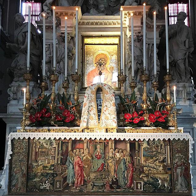 μεσοπαντίτισσα