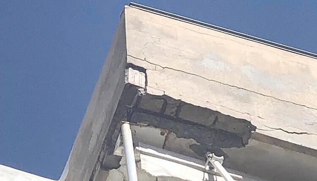 ετοιμόρροπο μπαλκόνι