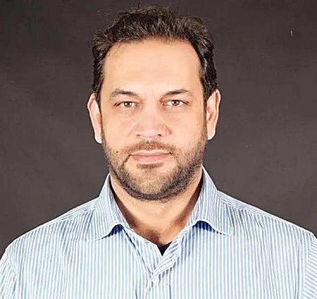 στέλιος κτενιαδάκης