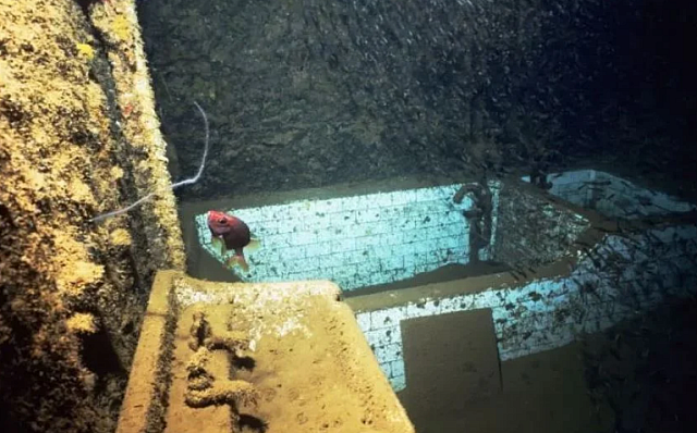 Το μεγαλύτερο υποβρύχιο νεκροταφείο του κόσμου, γεμάτο πλοία και σκελετούς