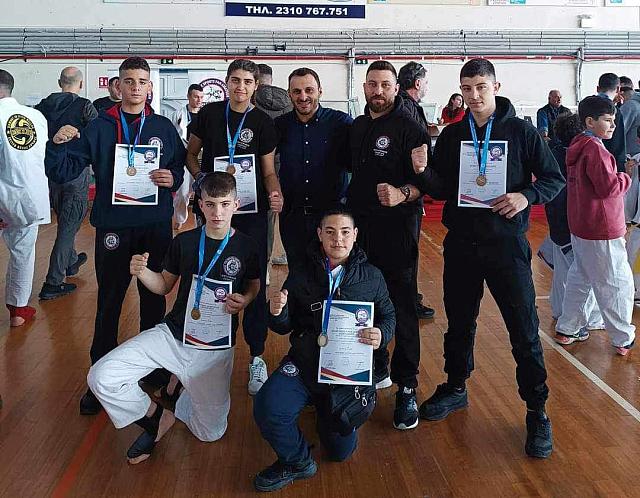 ΛΥΚΟΙ ΜΕΓΑΛΗΣ ΒΡΥΣΗΣ