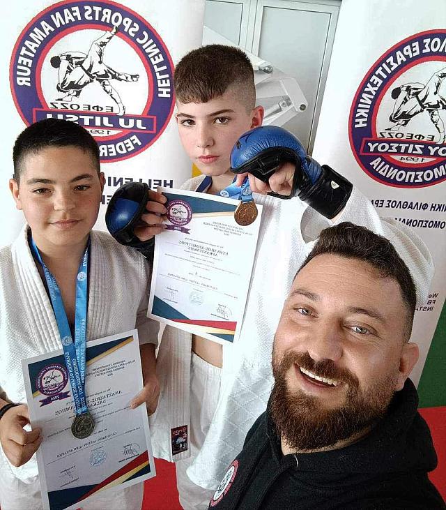 ΛΥΚΟΙ ΜΕΓΑΛΗΣ ΒΡΥΣΗΣ