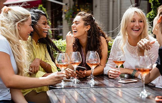 κρασί - παρέα 