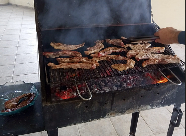 ψησιμο στα καρβουνα