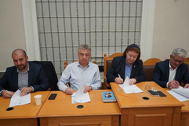 ΑΡΝΑΟΥΤΑΚΗς - ΜΕΝΔΩΝΗ αθανασακης