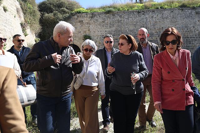 καλοκαιρινος μενδωνη