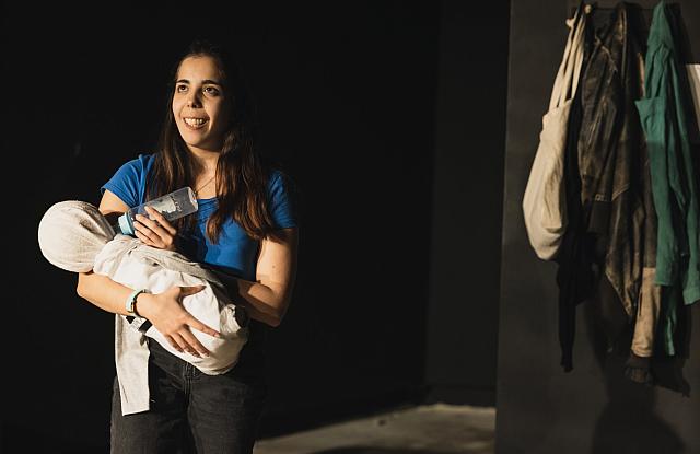 Η θεατρική παραγωγή «Όλο σπίτι, κρεβάτι και εκκλησία» 