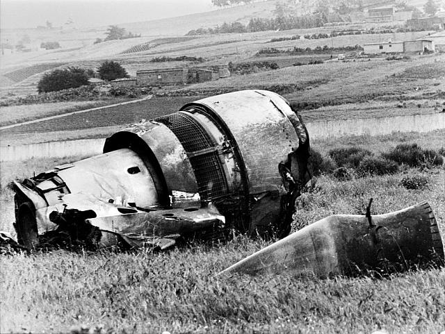 Το κουφάρι του αεροσκάφους της KLM στον διάδρομο