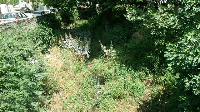 ακαθάριστα οικόπεδα