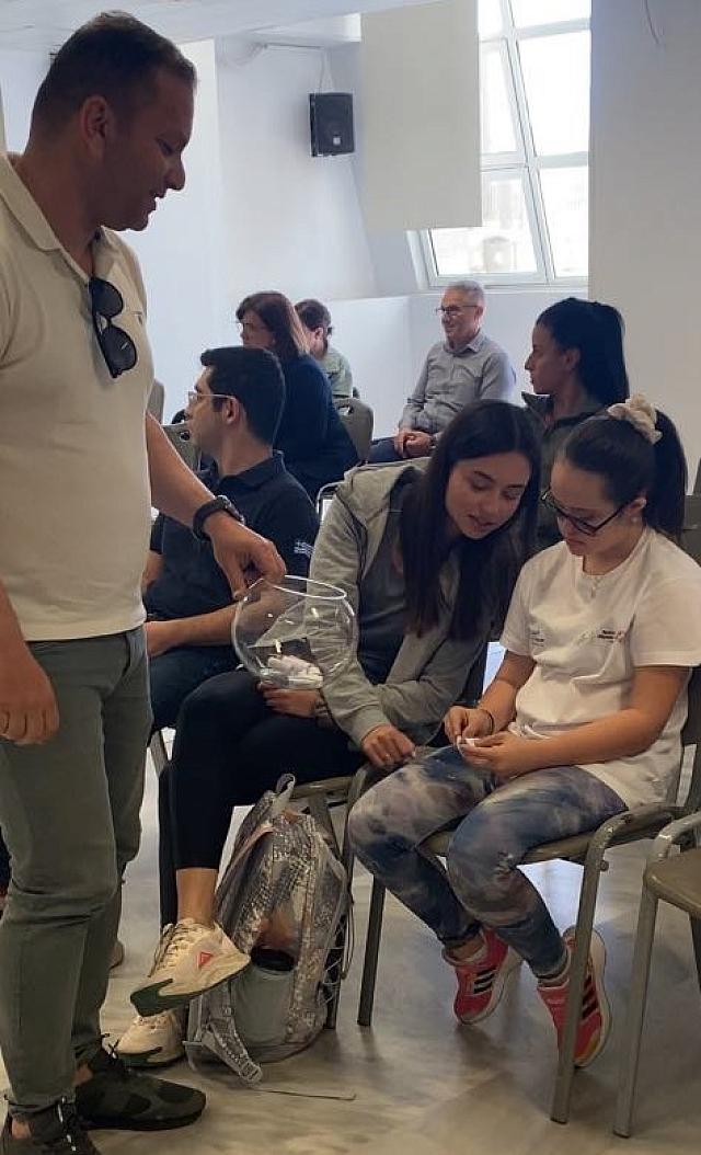 (στιγμιότυπο από την κλήρωση των Λαμπαδηδρόμων του Δήμου Ηρακλείου)